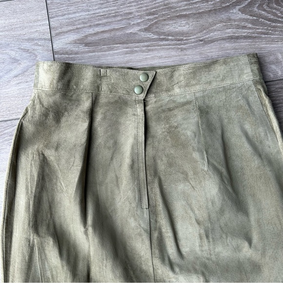 Vintage  Danier Sage Suede Leather Pleated Knee Length Skirt Made in Canada - Picture 12 of 12